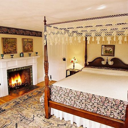 Historic Jacob Hill Inn Сийконк Екстериор снимка