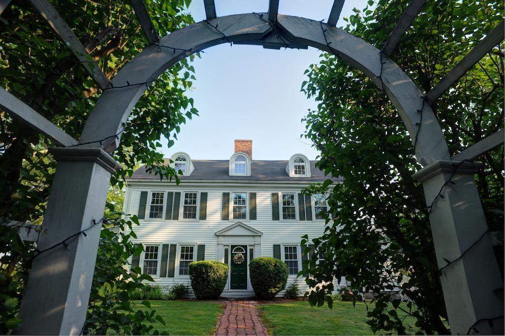 Historic Jacob Hill Inn Сийконк Екстериор снимка