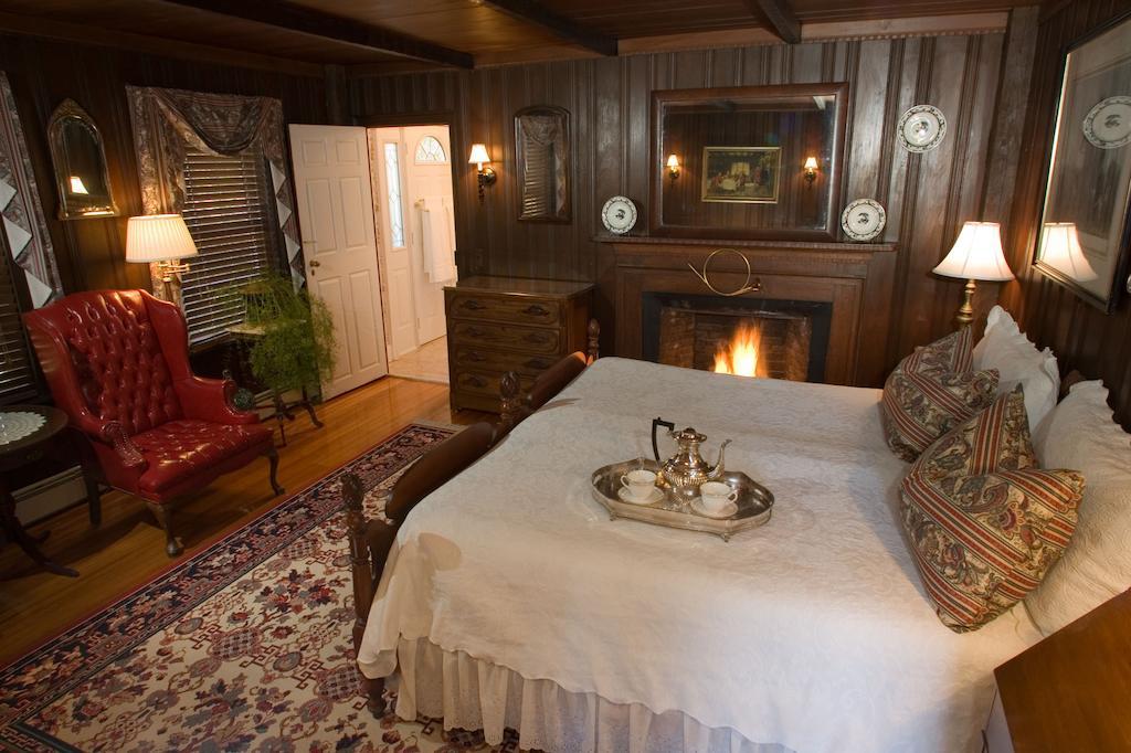 Historic Jacob Hill Inn Сийконк Екстериор снимка