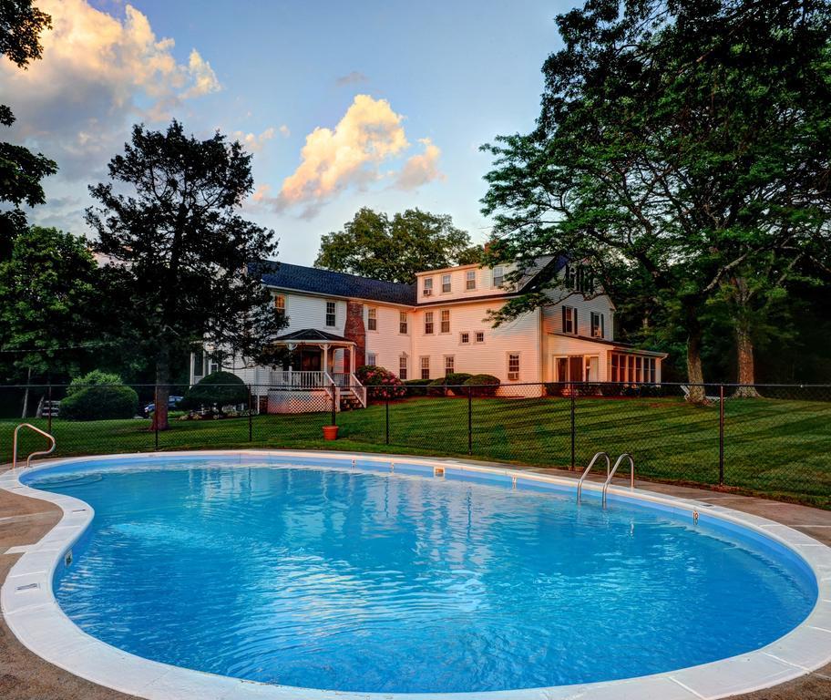 Historic Jacob Hill Inn Сийконк Екстериор снимка