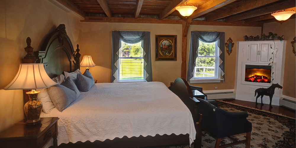 Historic Jacob Hill Inn Сийконк Екстериор снимка