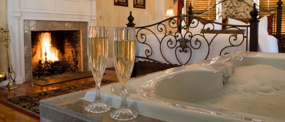 Historic Jacob Hill Inn Сийконк Екстериор снимка