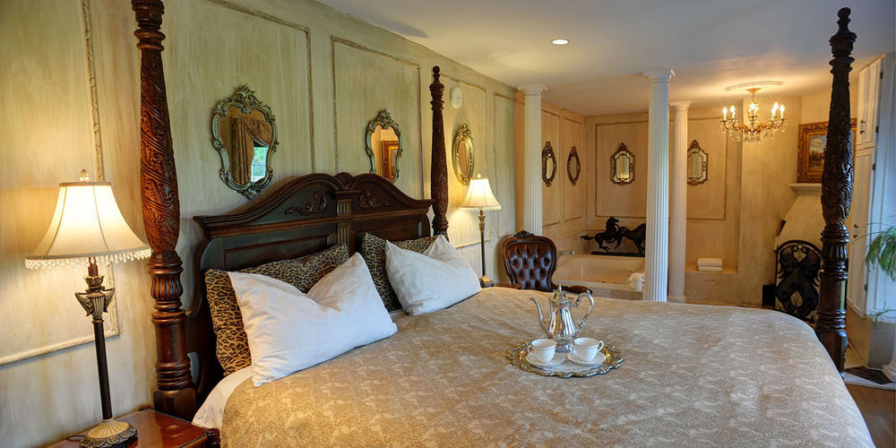 Historic Jacob Hill Inn Сийконк Екстериор снимка